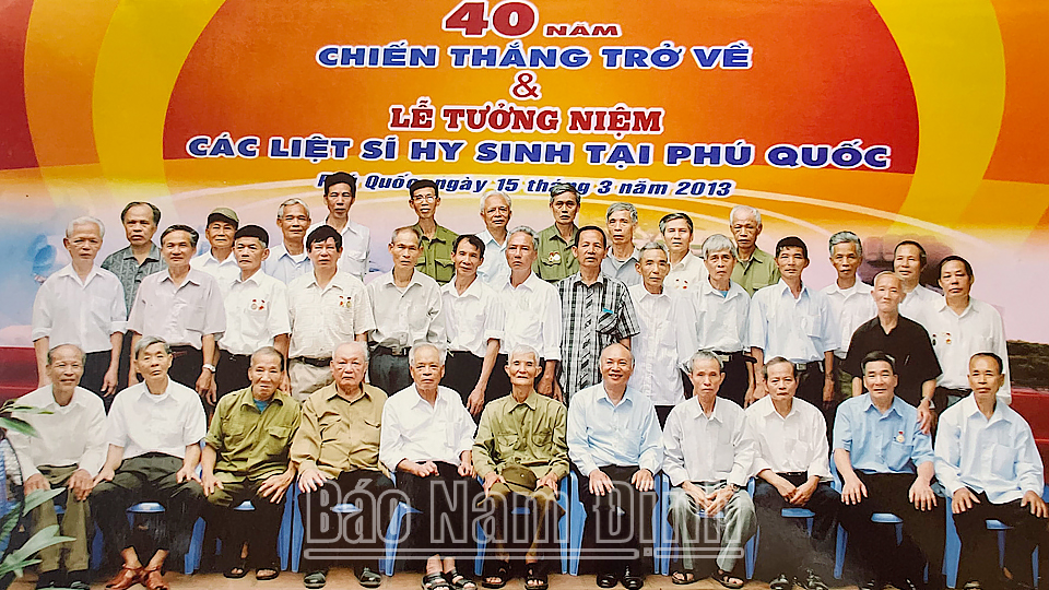 Các cựu tù binh Phú Quốc tỉnh Nam Định họp mặt kỷ niệm 40 năm chiến thắng trở về và tưởng niệm các liệt sĩ hy sinh tại Phú Quốc năm 2013.
Ảnh: Do cơ sở cung cấp
