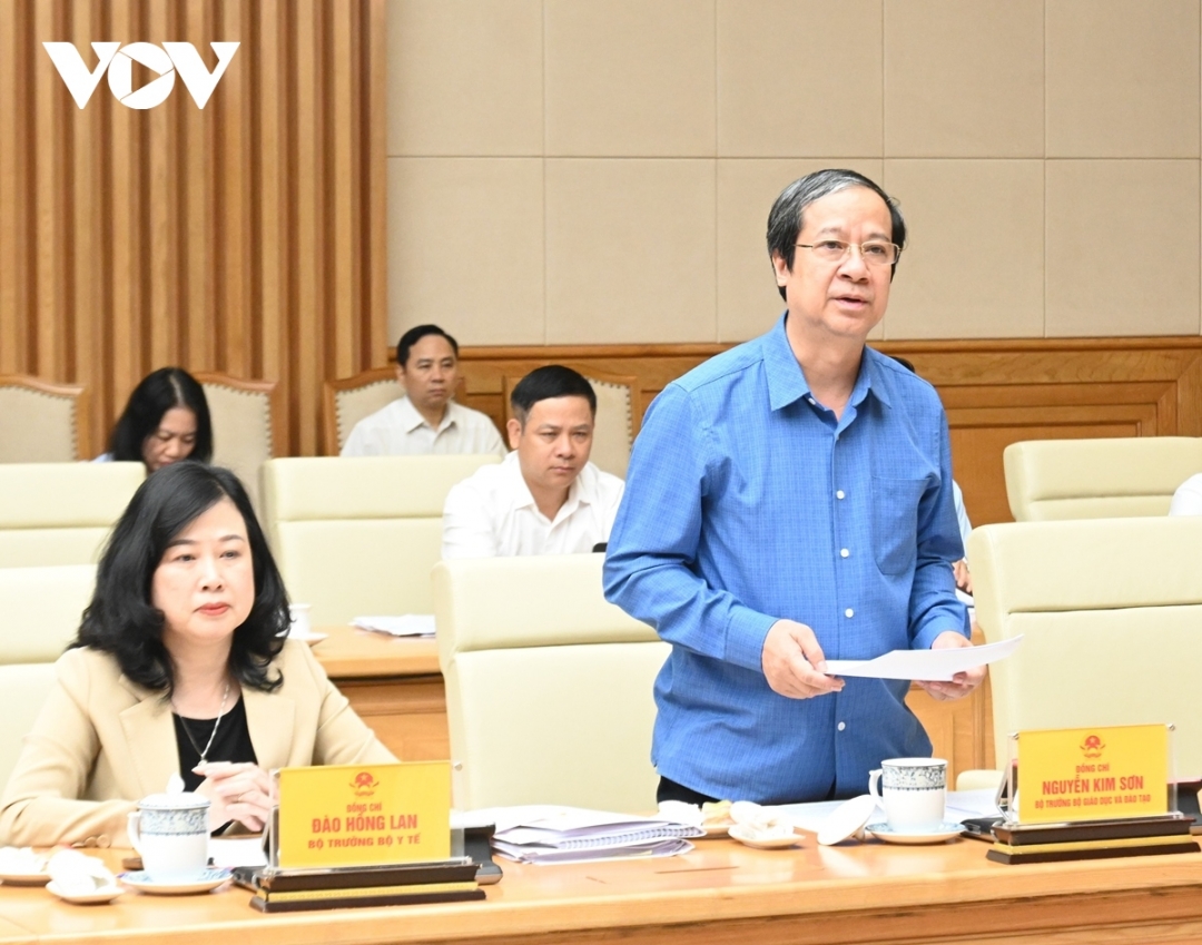 Bộ trưởng Giáo dục và Đào tạo Nguyễn Kim Sơn nêu ý kiến tại cuộc họp