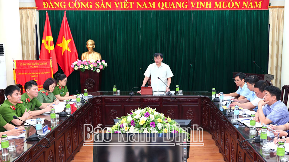 Đồng chí Phó Chủ tịch HĐND tỉnh Mai Thanh Long phát biểu tại buổi giám sát. DT