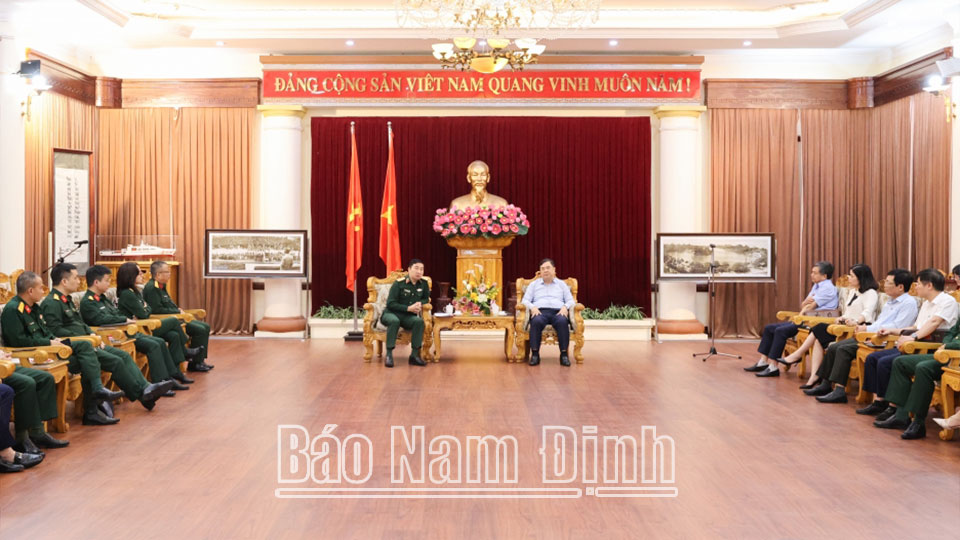 Quang cảnh buổi làm việc.