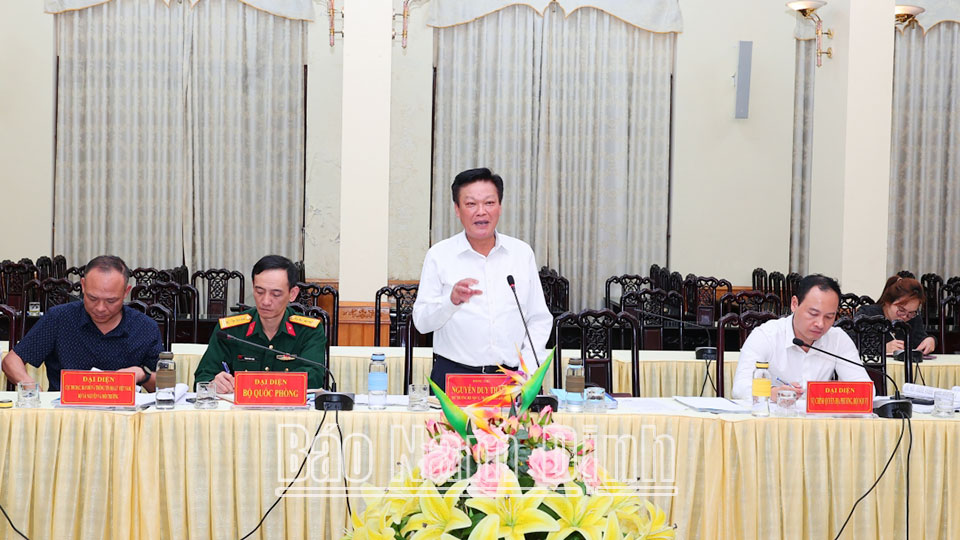 Đồng chí Nguyễn Duy Thăng, Thứ trưởng Bộ Nội vụ, Trưởng đoàn công tác phát biểu tại buổi làm việc. 