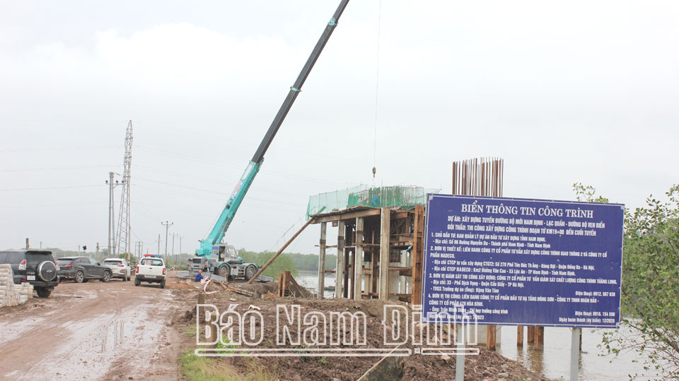 Dự án đầu tư xây dựng tuyến đường bộ mới Nam Định - Lạc Quần - Đường bộ ven biển đoạn qua địa bàn huyện Giao Thủy.