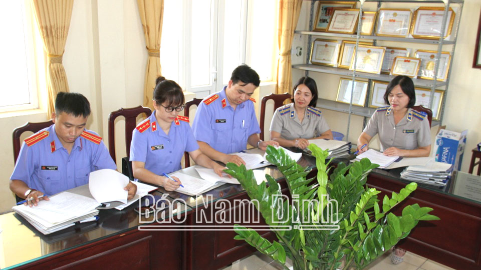 Viện Kiểm sát nhân dân huyện Hải Hậu kiểm sát việc thực hiện nhiệm vụ của Chi cục Thi hành án dân sự huyện. 