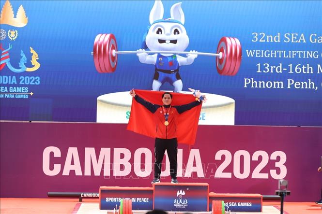 VĐV Nguyễn Quốc Toàn xuất sắc giành HCV môn Cử tạ hạng 89kg nam, phá kỷ lục SEA Games.