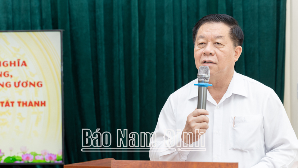 Đồng chí Nguyễn Trọng Nghĩa, Bí thư Trung ương Đảng, Trưởng Ban Tuyên giáo Trung ương phát biểu tại trường Tiểu học Nguyễn Tất Thành (thành phố Nam Định). ĐT11 
