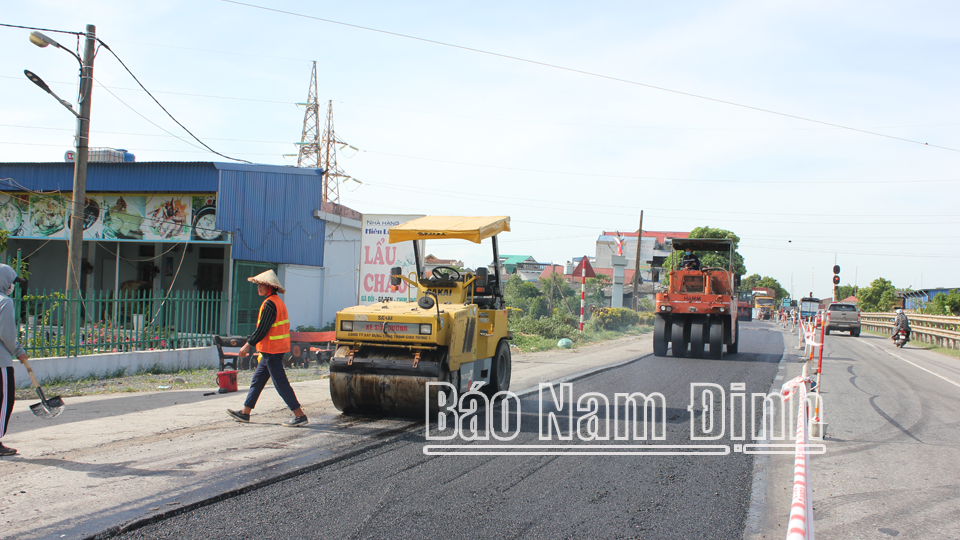 Cải tạo, nâng cấp mặt đường Quốc lộ 10 đoạn qua địa phận huyện Vụ Bản. 