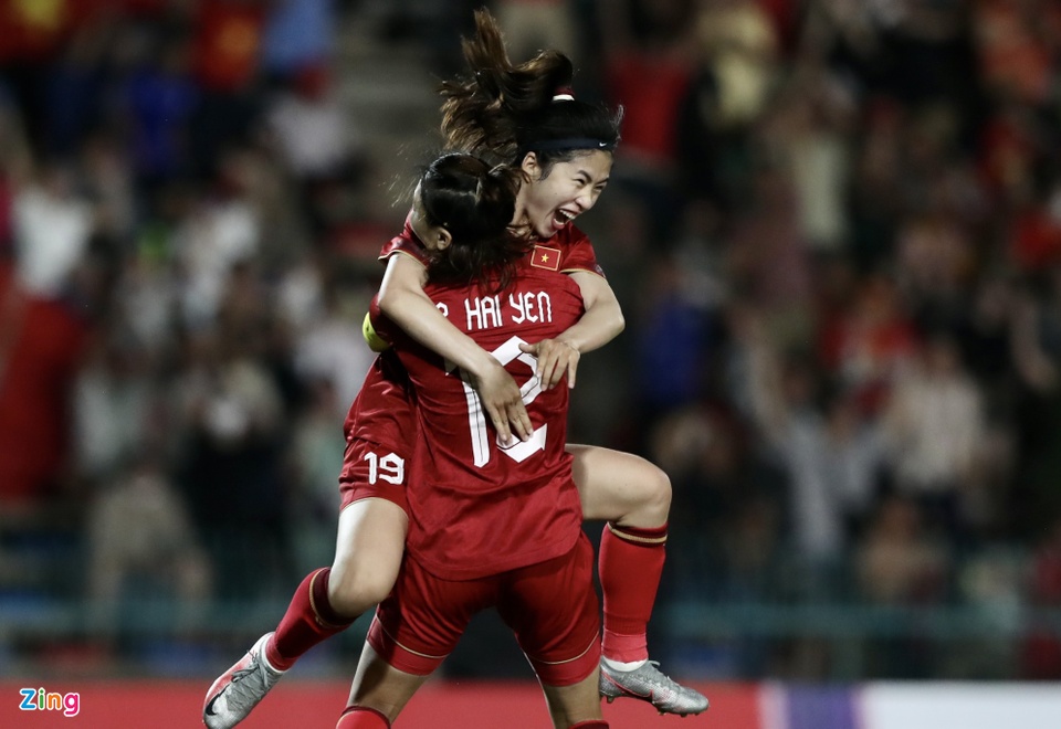 Các bàn thắng của Huỳnh Như và Nguyễn Thị Thanh Nhã giúp tuyển nữ Việt Nam thắng thuyết phục Myanmar 2-0 ở chung kết bóng đá nữ SEA Games 32.