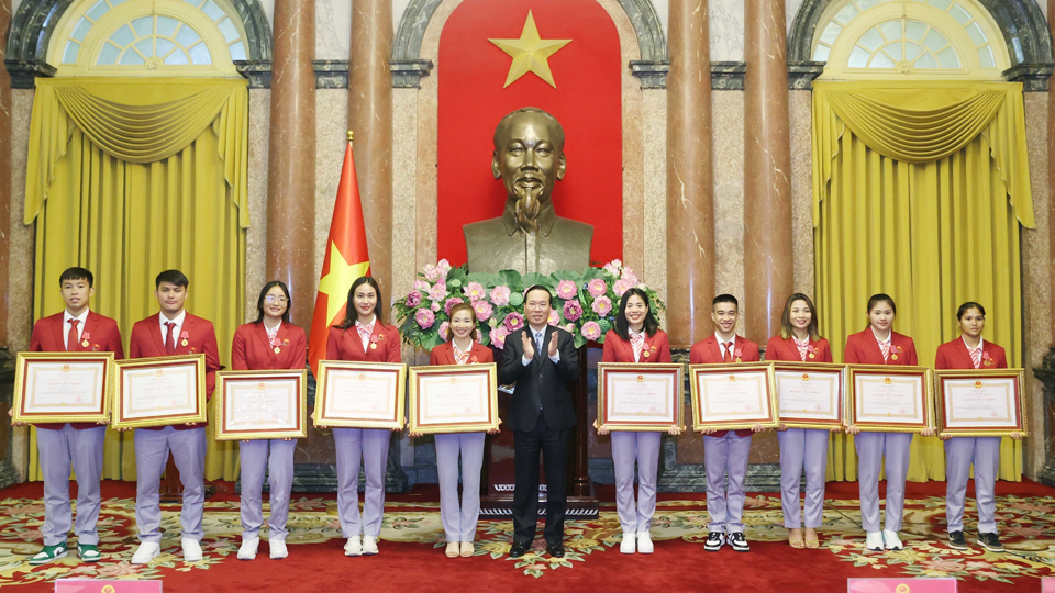 Gặp mặt các vận động viên, huấn luyện viên đoạt Huy chương Vàng tiêu biểu của Đoàn thể thao Việt Nam tại SEA Games 32