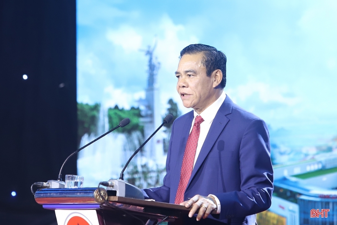 Chủ tịch UBND tỉnh Võ Trọng Hải phát biểu khai mạc hội nghị.

