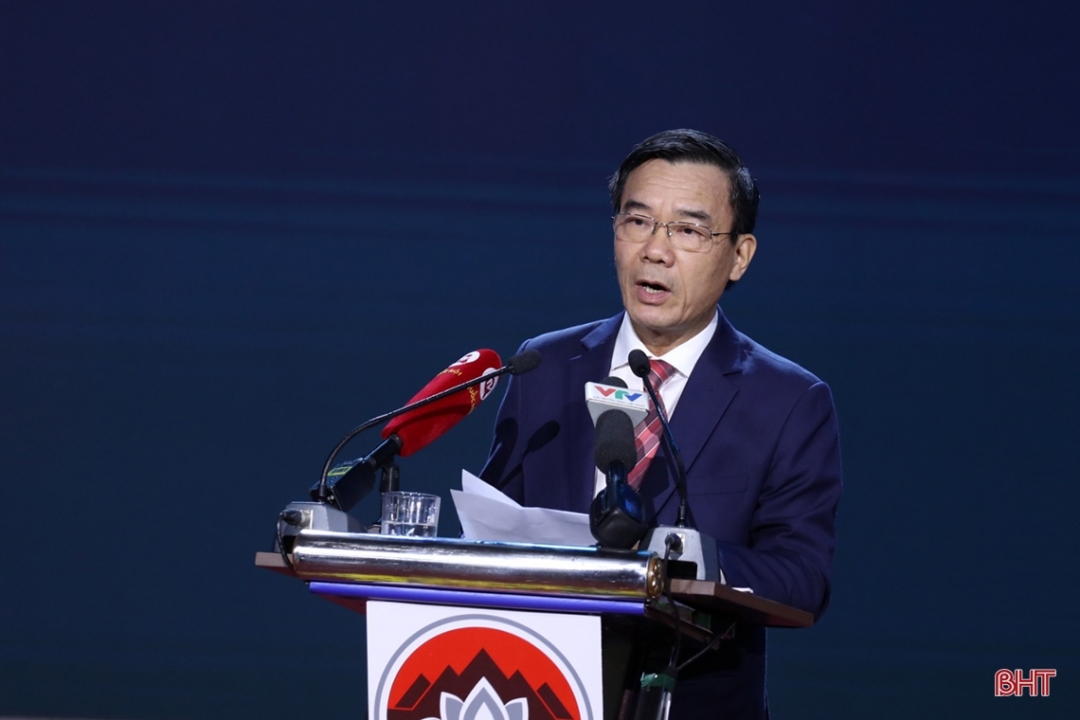 Ông Hoàng Văn Hải - Phó Chủ tịch HĐQT Công ty cổ phần Hoàng Thịnh Đạt chia sẻ hoạt động đầu tư tại địa bàn Hà Tĩnh.

