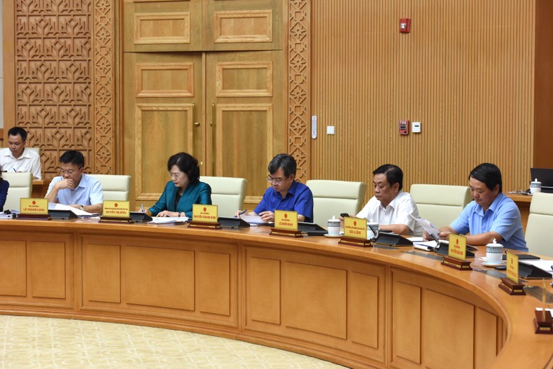 Các Thành viên Chính phủ tham dự phiên họp. 