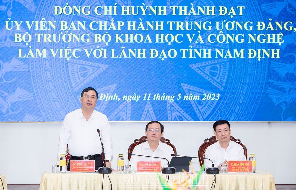 Đồng chí Phạm Gia Túc, Ủy viên BCH Trung ương Đảng, Bí thư Tỉnh ủy phát biểu tại buổi làm việc. 