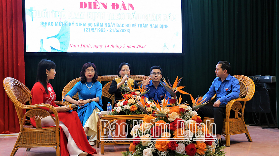 Các đại biểu tham gia diễn đàn Tuổi trẻ Nam Định theo dấu chân Bác.ĐT 2
