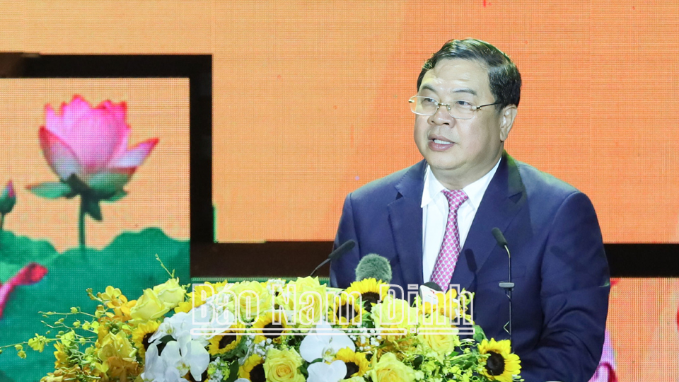 Đồng chí Phạm Gia Túc, Ủy viên BCH Trung ương Đảng, Bí thư Tỉnh ủy trình bày diễn văn Lễ Kỷ niệm.