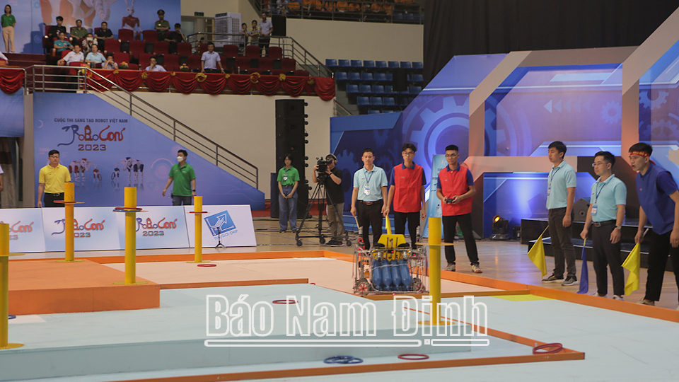 Ngay sau lễ khai mạc, Cuộc thi Robocon Việt Nam 2023 đã diễn ra các trận đấu trong 2 bảng A, B. 
