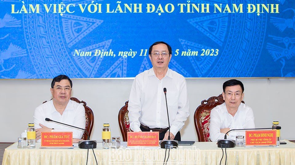 Đồng chí Nguyễn Hoàng Giang, Thứ trưởng Bộ KH và CN phát biểu tại buổi làm việc. 