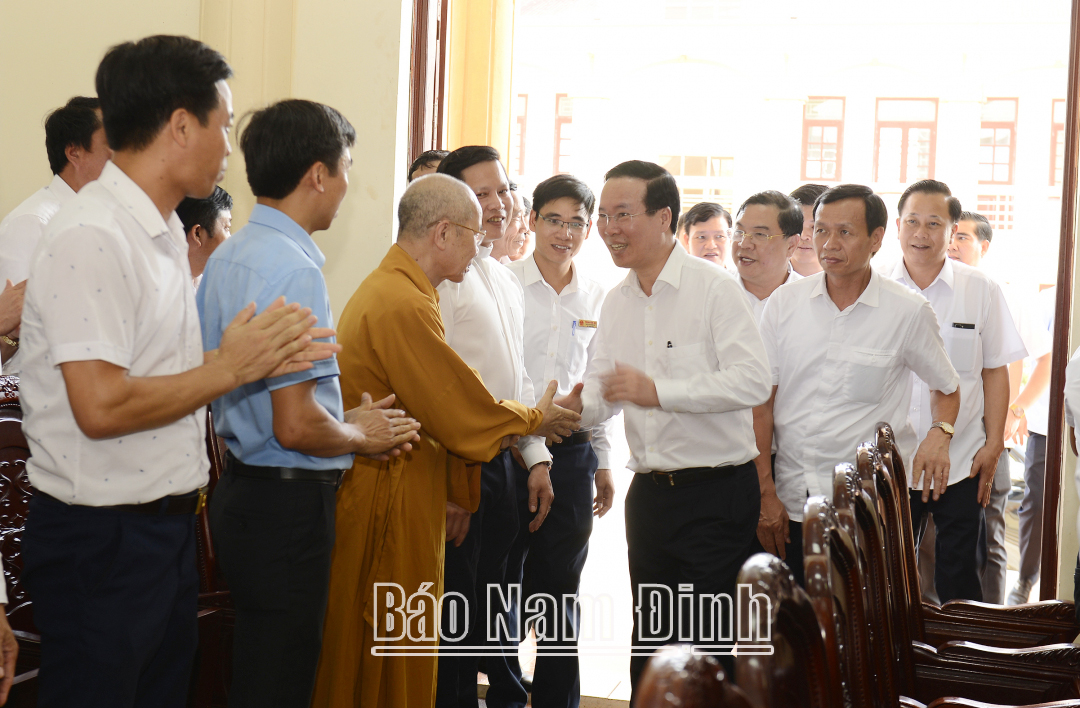 Chủ tịch nước Võ Văn Thưởng và các đồng chí lãnh đạo Trung ương, lãnh đạo tỉnh về thăm xã Xuân Kiên (Xuân Trường).