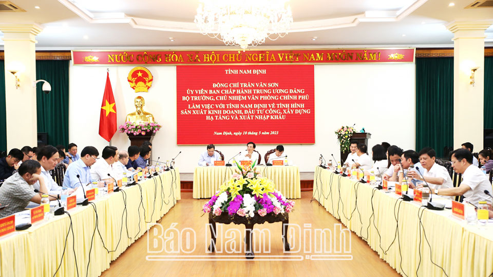 Bộ trưởng, Chủ nhiệm Văn phòng Chính phủ Trần Văn Sơn làm việc tại Nam Định