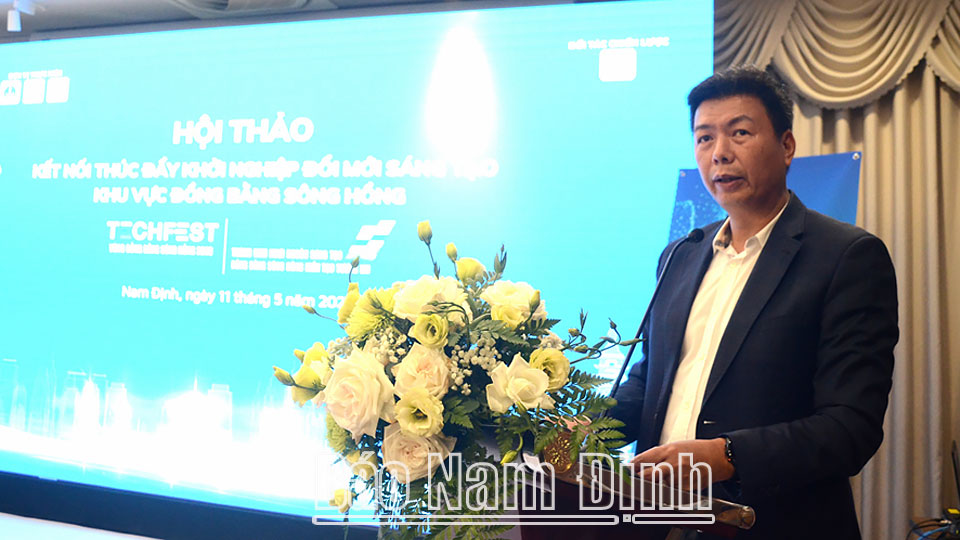 Đồng chí Trần Xuân Đích, Phó Cục trưởng Cục phát triển thị trường và doanh nghiệp KH và CN (Bộ KH và CN) phát biểu khai mạc hội thảo.