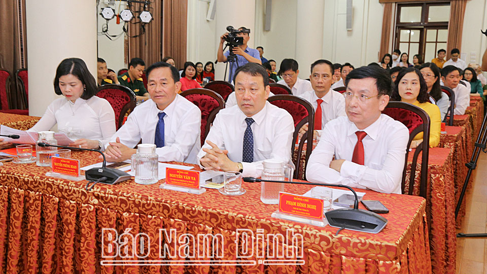 Đồng chí Phạm Đình Nghị, Phó Bí thư Tỉnh ủy, Chủ tịch UBND tỉnh và các đại biểu dự lễ tổng kết Cuộc thi.