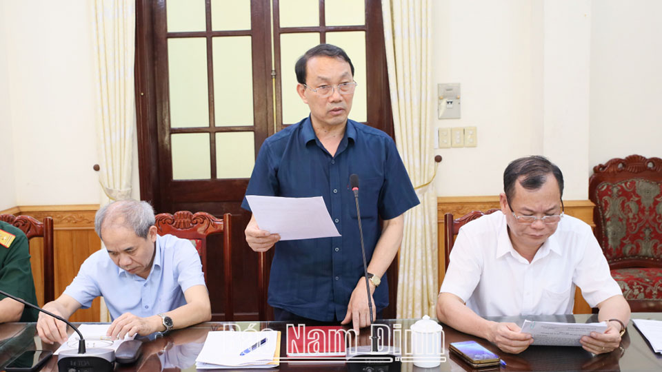 Đồng chí Nguyễn Văn Va, Ủy viên Ban TVTU, Trưởng Ban Tổ chức Tỉnh ủy phát biểu tại cuộc họp.
