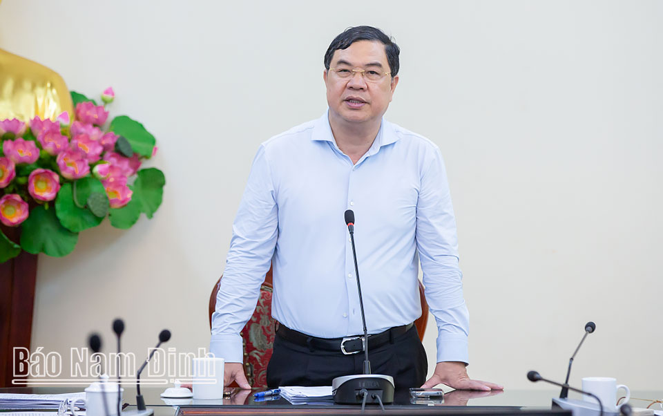 Đồng chí Phạm Gia Túc, Ủy viên BCH Trung ương Đảng, Bí thư Tỉnh ủy, Trưởng Ban Tổ chức các hoạt động kỷ niệm 60 năm ngày Bác Hồ về thăm tỉnh Nam Định phát biểu kết luận cuộc họp.