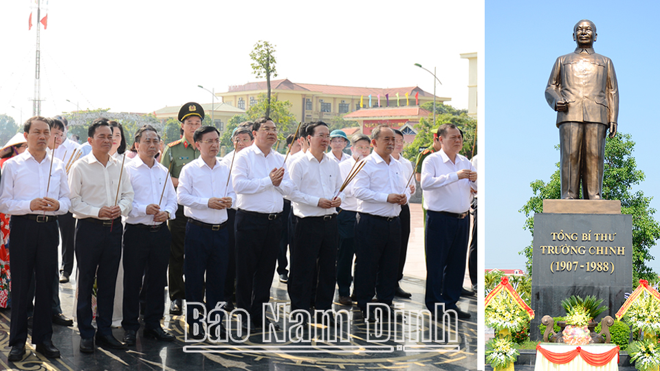 Chủ tịch nước Võ Văn Thưởng và các đồng chí lãnh đạo Trung ương, lãnh đạo tỉnh dâng hương trước Tượng đài Tổng Bí thư Trường Chinh ở trung tâm huyện Xuân Trường.