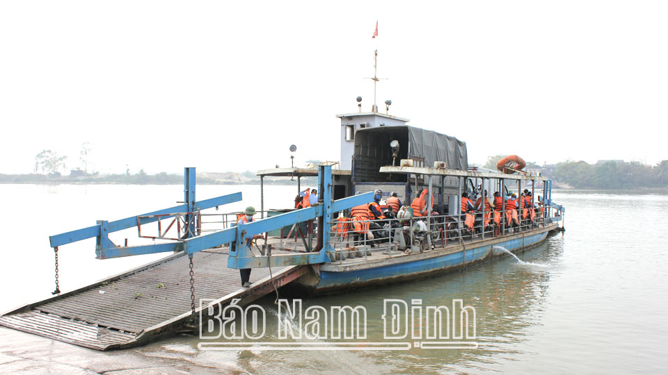 Bến phà Đống Cao vượt sông Ninh Cơ  thực hiện nghiêm các quy định về đảm bảo an toàn giao thông đường thuỷ nội địa.