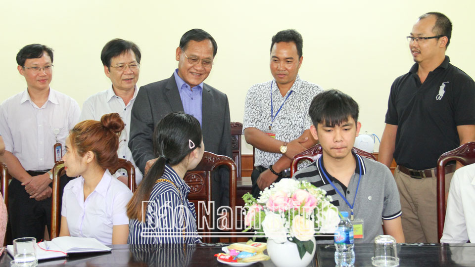 Đoàn cán bộ cấp cao nước Cộng hòa dân chủ nhân dân Lào thăm sinh viên được cử đi học tại Trường Đại học Điều dưỡng Nam Định.