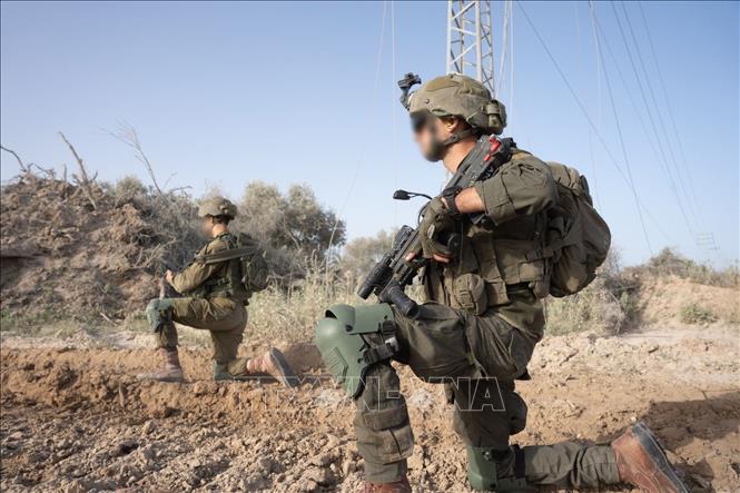 Binh sĩ Israel tham gia chiến dịch tấn công trên bộ ở Dải Gaza ngày 25/4/2024. Ảnh: THX/TTXVN
