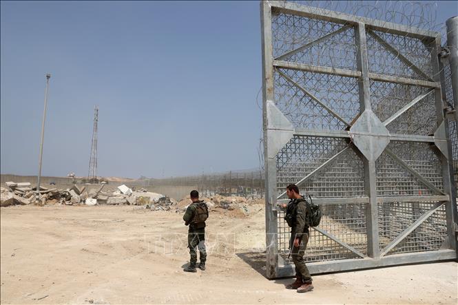 Binh sĩ Israel mở cửa khẩu Erez giữa Israel và Beit Hanun ở phía Bắc Dải Gaza ngày 1/5/2024. Ảnh: AFP/TTXVN
