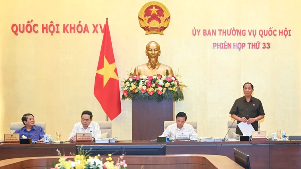 Phó Chủ tịch Quốc hội Trần Quang Phương điều hành phiên họp. (Ảnh: DUY LINH)

