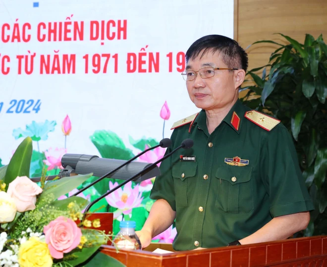 Thiếu tướng, Tiến sỹ Nguyễn Hoàng Nhiên, Viện trưởng Viện Lịch sử Quân sự phát biểu. (Ảnh: Trọng Đức/TTXVN)

