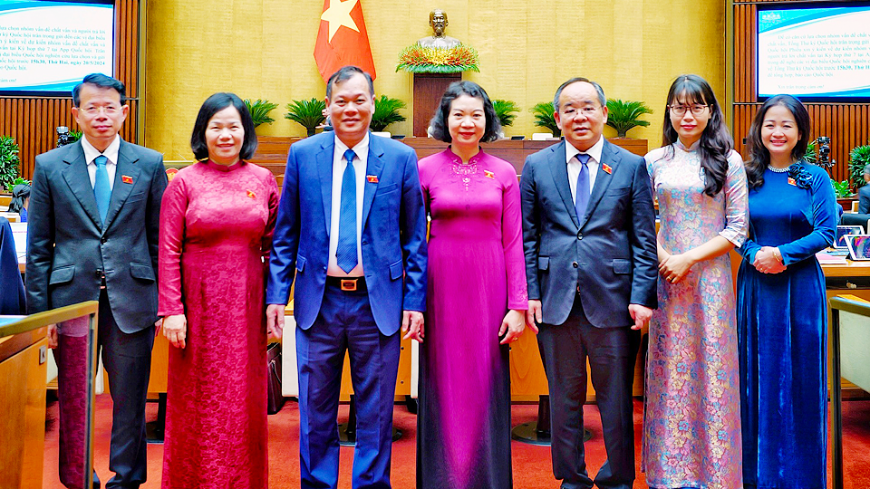 Đoàn đại biểu Quốc hội tỉnh Nam Định tham dự Kỳ họp.