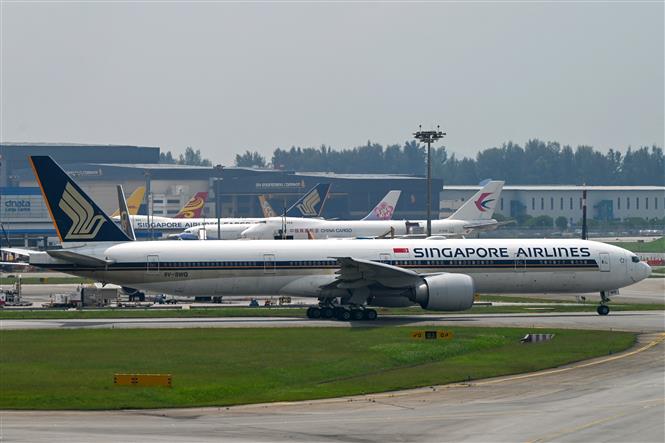 Máy bay của Hãng hàng không Singapore Airlines tại sân bay Singapore Changi của Singapore. Ảnh: AFP/TTXVN
