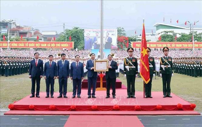 Thủ tướng Phạm Minh Chính trao Huân chương Độc lập hạng Nhất cho Đảng bộ, chính quyền và nhân dân các dân tộc tỉnh Điện Biên.