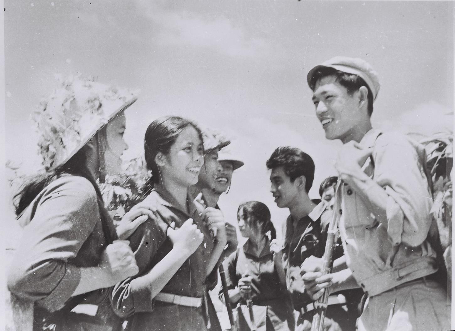 Thanh niên thành phố Nam Định xung kích lên đường đánh Mỹ, giải phóng dân tộc, thống nhất đất nước. Ảnh: Đỗ Dương Uyên