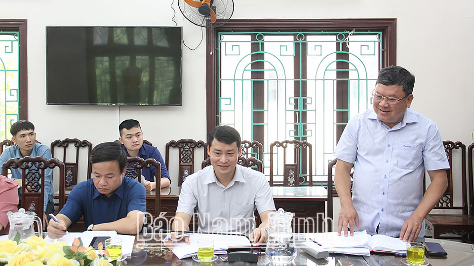 Đồng chí Trần Minh Hải, TUV, Bí thư Huyện ủy Hải Hậu phát biểu tại buổi làm việc. 