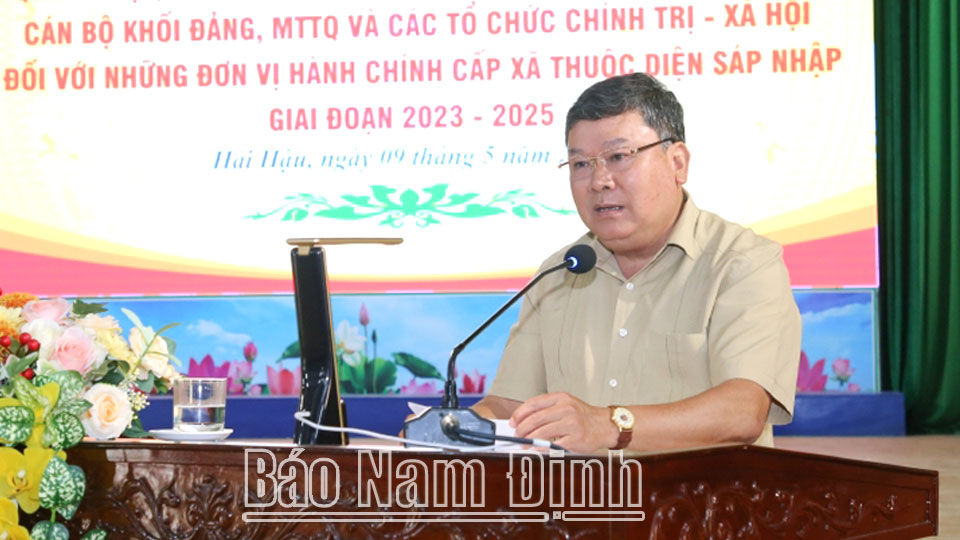 Đồng chí Trần Minh Hải, TUV, Bí thư Huyện ủy, Chủ tịch HĐND huyện Hải Hậu phát biểu tại hội nghị