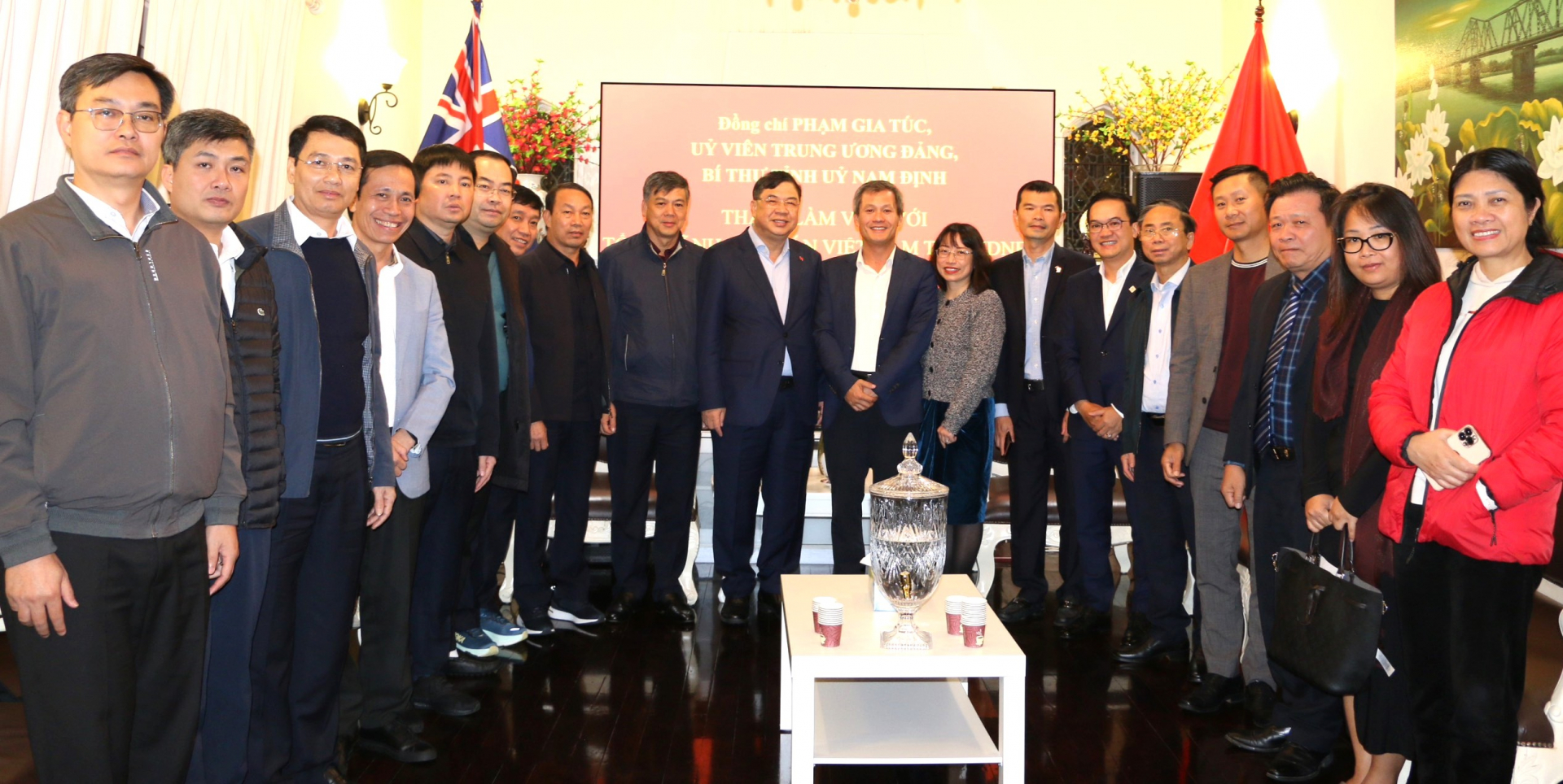 Đồng chí Bí thư Tỉnh ủy Phạm Gia Túc và đoàn công tác của tỉnh Nam Định đến thăm và làm việc với Tổng Lãnh sự quán Việt Nam tại Sydney.