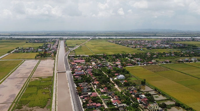 Dự án xây dựng tuyến đường bộ ven biển, đoạn qua tỉnh Nam Định có tổng chiều dài tuyến 65,58km, trong đó các đoạn đi trùng Quốc lộ 37B, Quốc lộ 21 và đoạn dự án cầu Thịnh Long thì tận dụng tuyến hiện trạng, không đầu tư. Tuyến đường bộ có điểm đầu ở cầu vượt sông Đáy nối Nam Định - Ninh Bình thuộc địa bàn xã Nghĩa Hải, huyện Nghĩa Hưng. Điểm cuối kết thúc ở đoạn cầu vượt sông Hồng nối Nam Định - Thái Bình ở xã Giao Thiện.