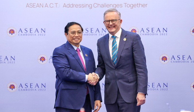 Thủ tướng Phạm Minh Chính gặp Thủ tướng Australia Anthony Albanese nhân dịp Hội nghị Cấp cao ASEAN lần thứ 41 tại Campuchia, tháng 11/2022. Ảnh: VGP/Nhật Bắc
