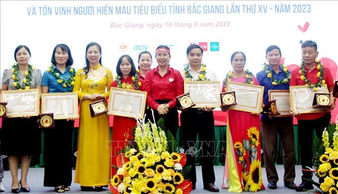 Bắc Giang: Tôn vinh 624 tập thể, gia đình, cá nhân hiến máu tiêu biểu