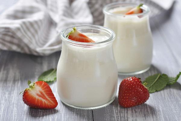 Sữa chua chứa lợi khuẩn tốt cho sức khỏe hệ tiêu hóa trước mỗi đợt nắng nóng.