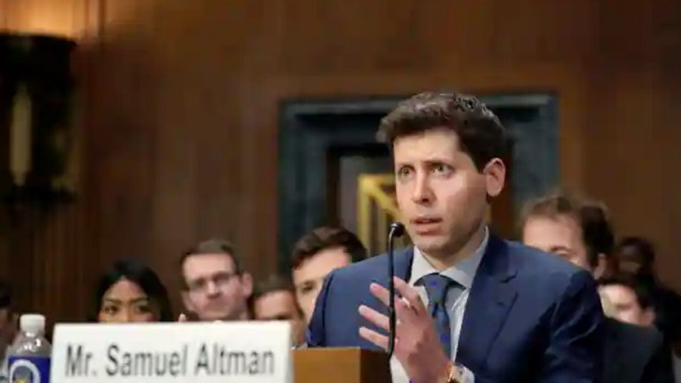 CEO của OpenAI Samuel Altman điều trần trước Quốc hội Mỹ. (Ảnh REUTERS)
