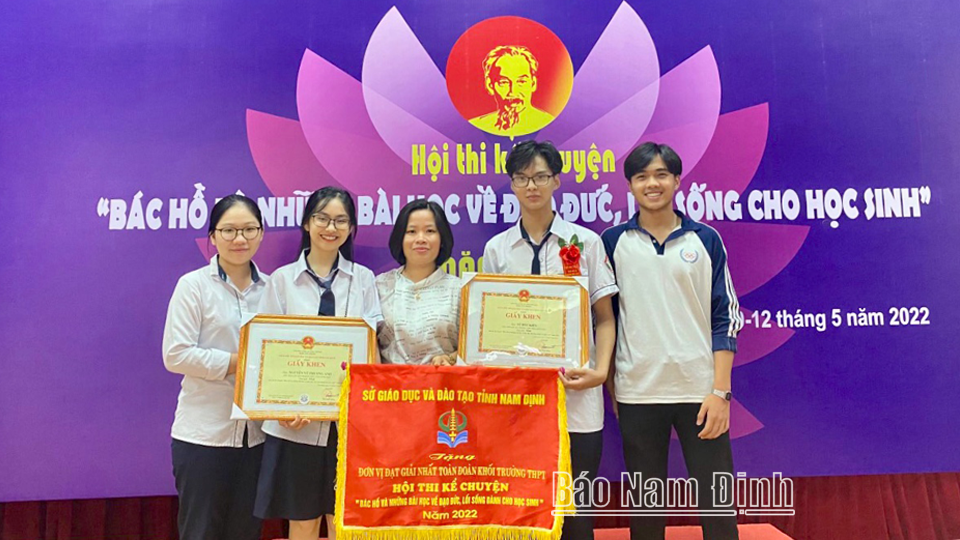 Giáo dục lý tưởng cách mạng, đạo đức, lối sống cho học sinh ở Trường THPT Trần Hưng Đạo