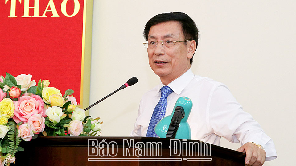 Đồng chí Chủ tịch UBND tỉnh Phạm Đình Nghị phát biểu động viên các huấn luyện viên, vận động viên tại buổi gặp mặt tuyên dương.