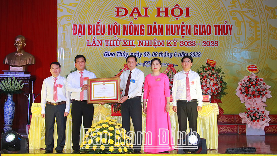 HND huyện Giao Thủy nhận Bằng khen của Trung ương HND Việt Nam vì thành tích xuất sắc trong nhiệm kỳ 2018-2023.ĐT 2