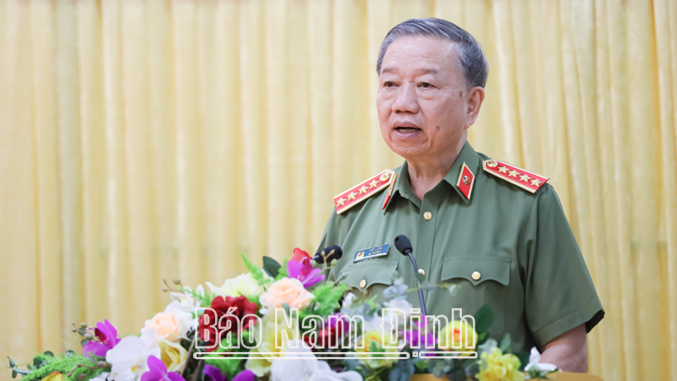 GS.TS Đại tướng Tô Lâm, Ủy viên Bộ chính trị, Bộ trưởng Bộ Công an phát biểu tổng kết và bế mạc Hội thảo.