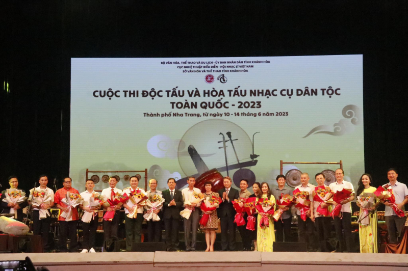 Nhà hát Nghệ thuật truyền thống tỉnh giành 2 giải Nhì tại Cuộc thi Độc tấu và hòa tấu nhạc cụ dân tộc toàn quốc 